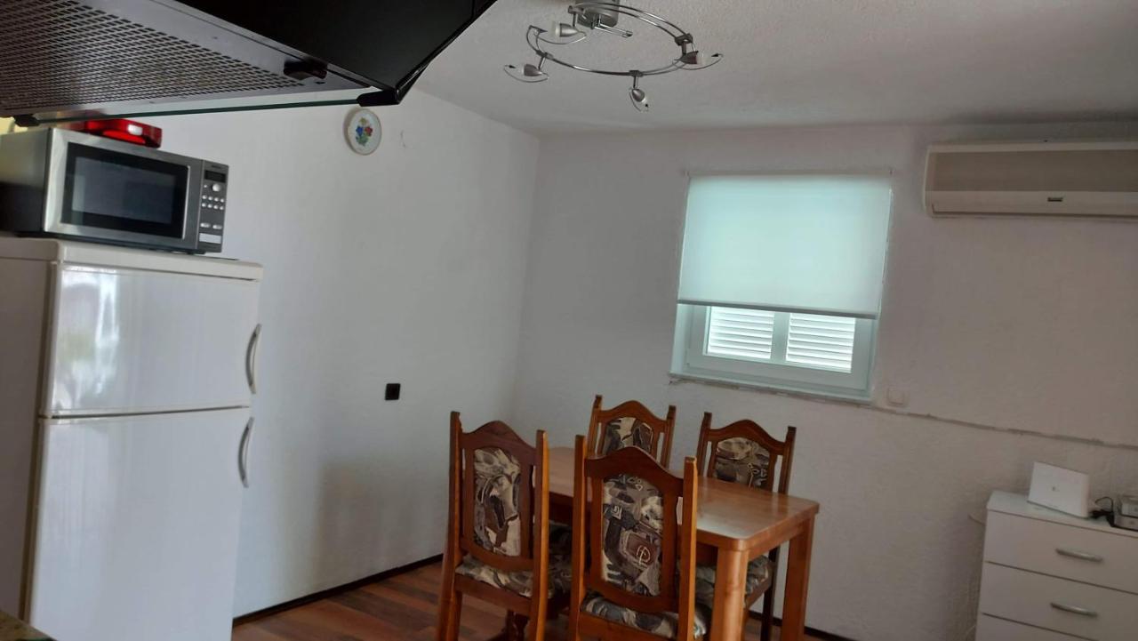 Apartman Zahira Karlobag Exterior foto