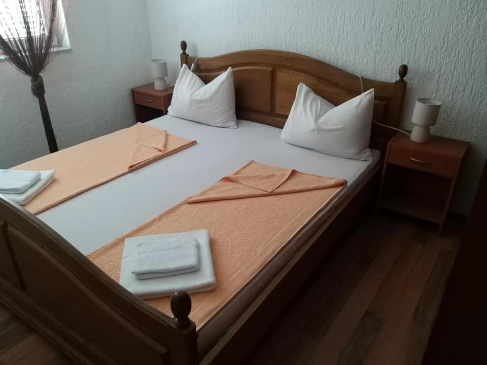 Apartman Zahira Karlobag Exterior foto